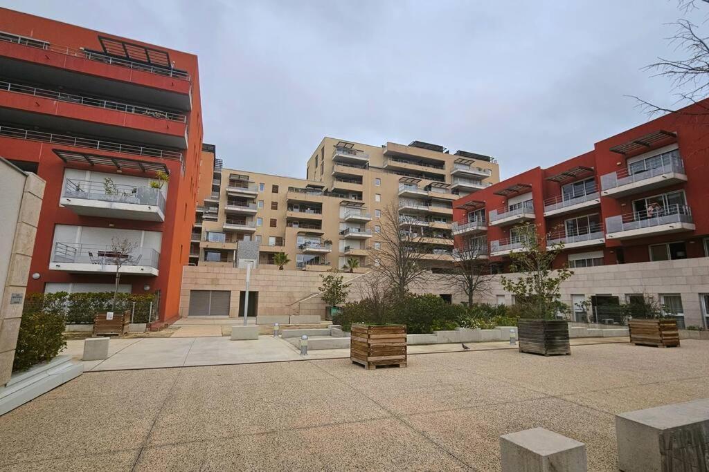 Les Marches Du Soleil Apartment Сет Екстериор снимка