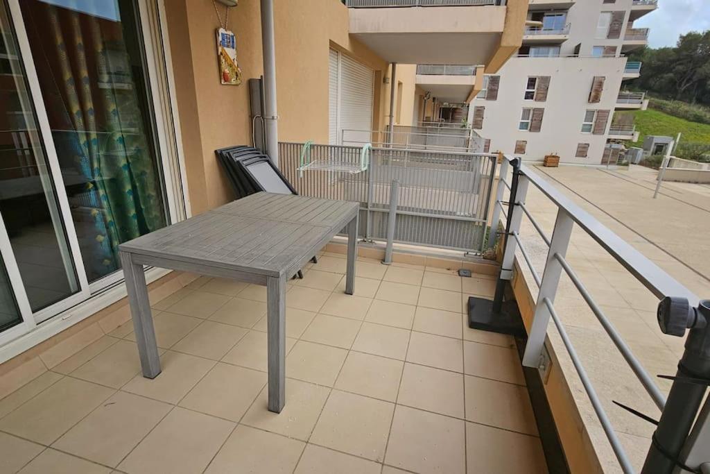 Les Marches Du Soleil Apartment Сет Екстериор снимка