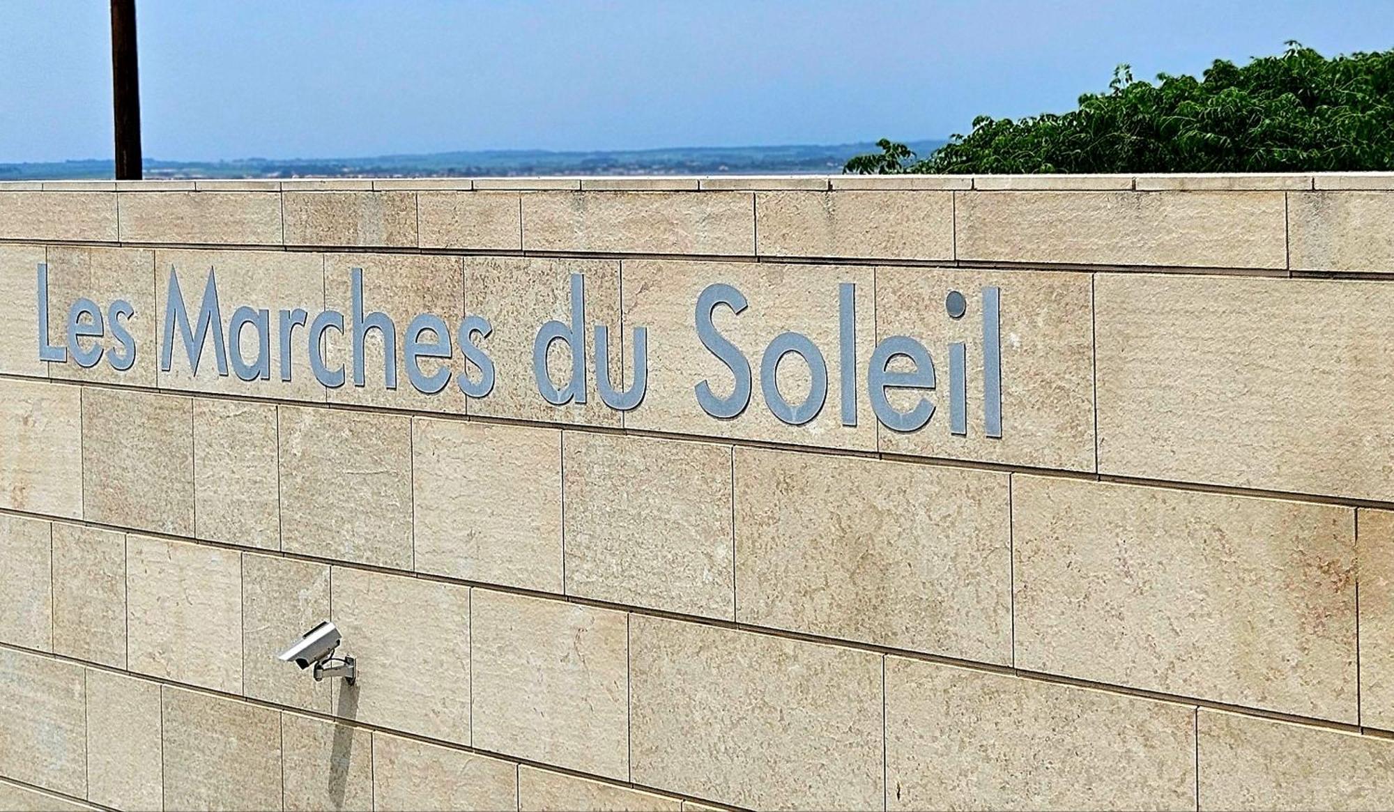 Les Marches Du Soleil Apartment Сет Екстериор снимка