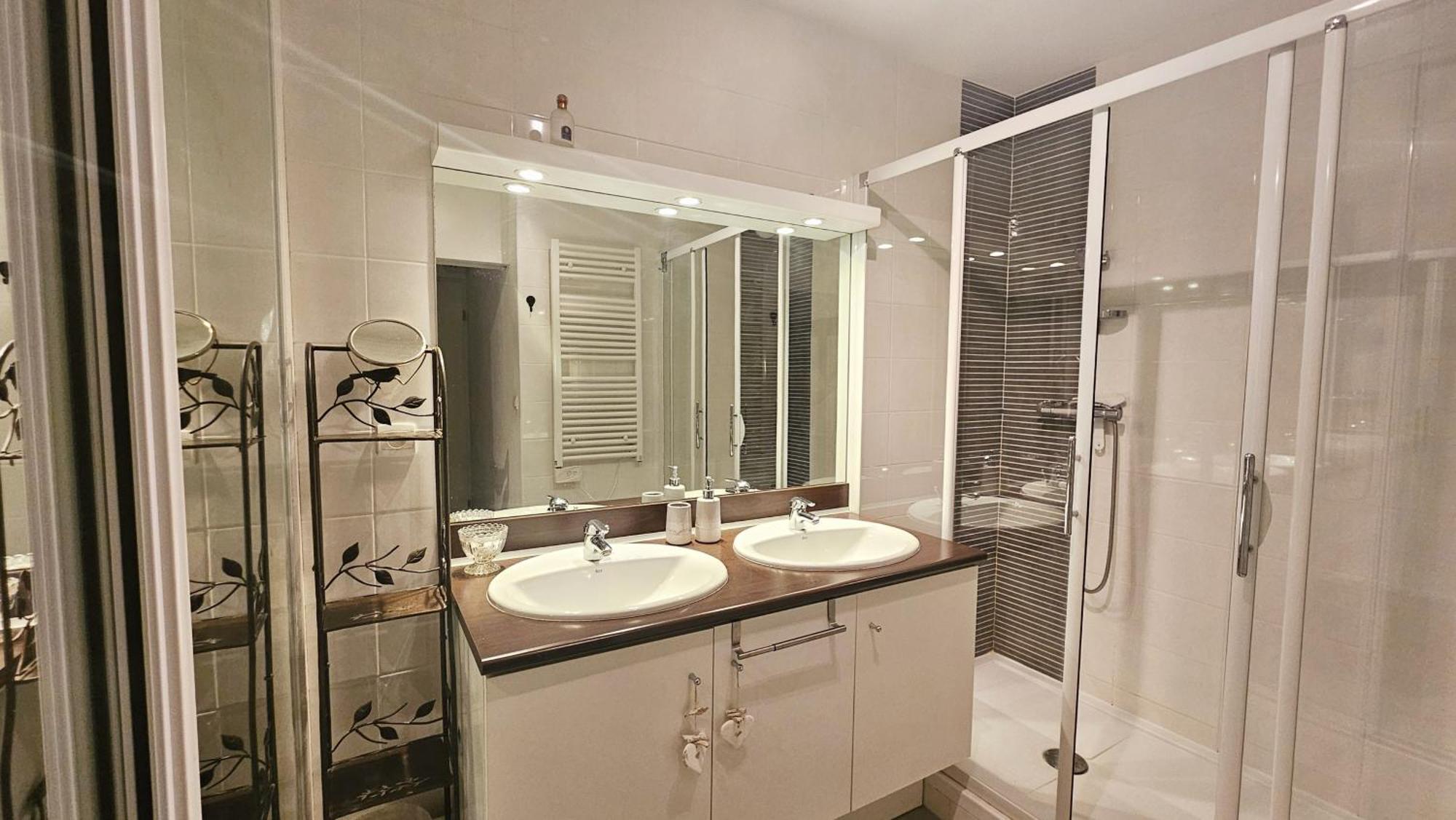 Les Marches Du Soleil Apartment Сет Екстериор снимка