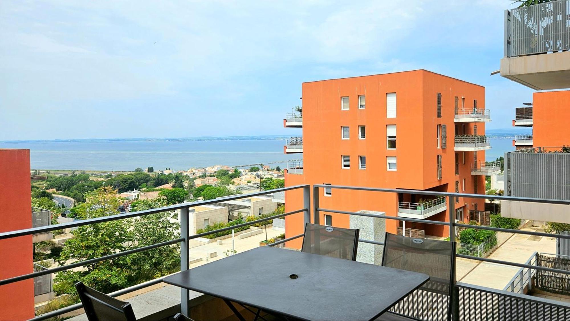 Les Marches Du Soleil Apartment Сет Екстериор снимка
